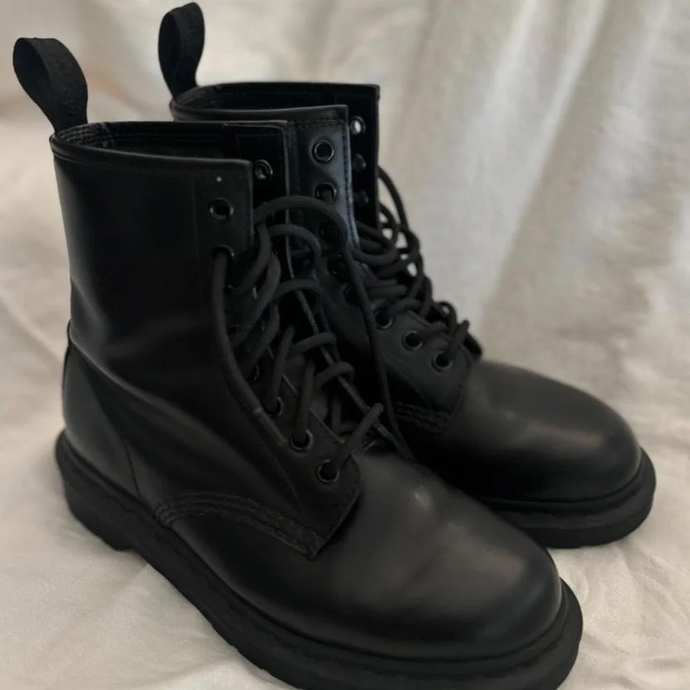 Dr. Martens 1460 Mono Smooth Leather All Black Combat Boots 8-Eye Size W 7 / M 6